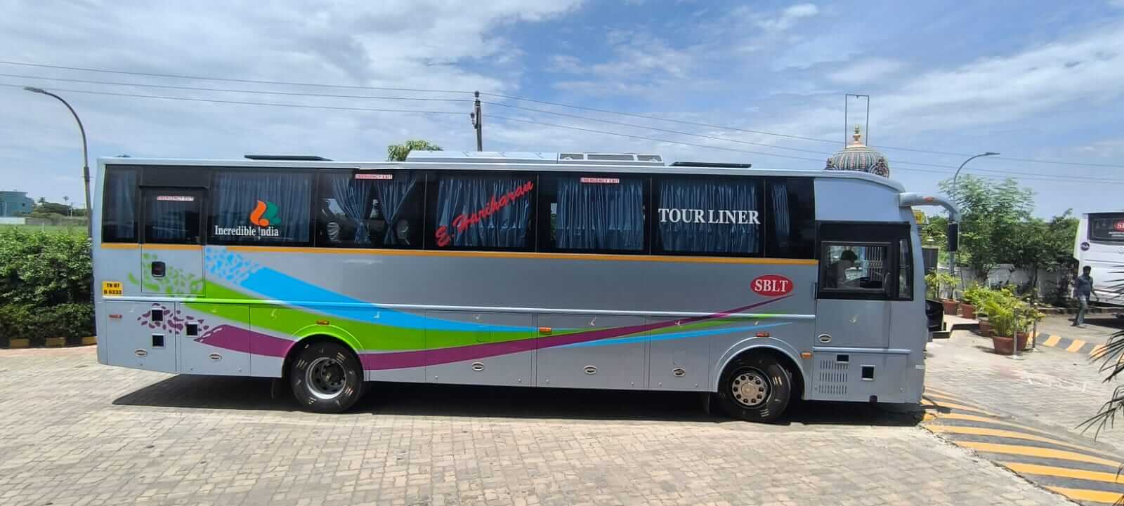 45 Seater Luxury AC Bus 45 Seater Luxury AC Bus